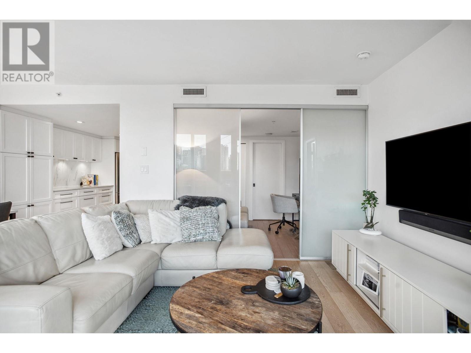 Listing Picture 12 of 33 : 802 718 MAIN STREET, Vancouver / 溫哥華 - 魯藝地產 Yvonne Lu Group - MLS Medallion Club Member