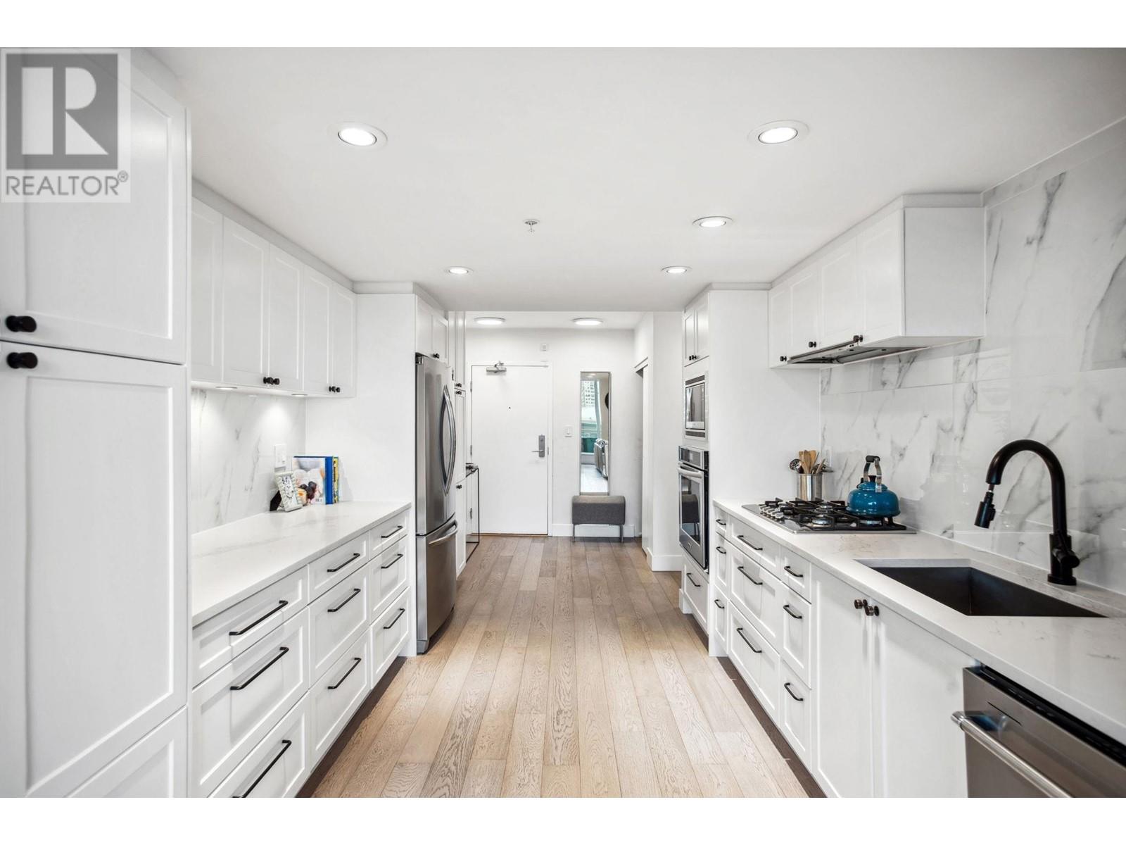 Listing Picture 5 of 33 : 802 718 MAIN STREET, Vancouver / 溫哥華 - 魯藝地產 Yvonne Lu Group - MLS Medallion Club Member