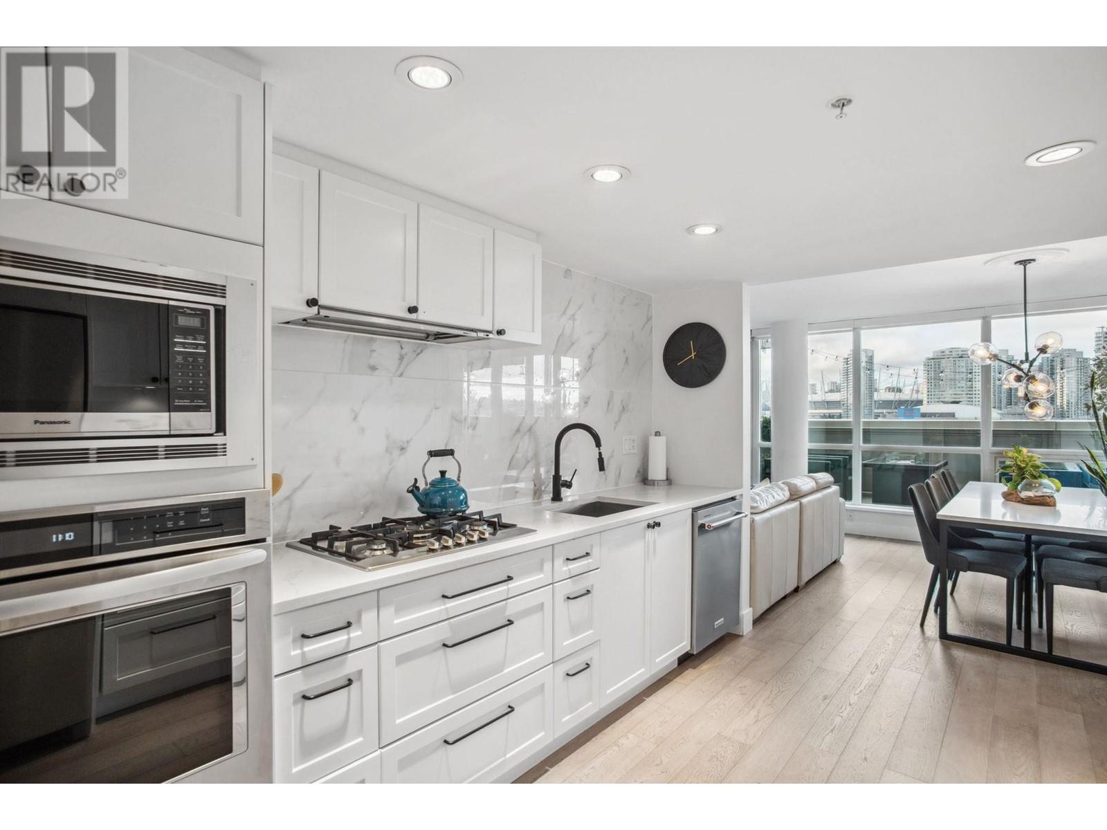 Listing Picture 7 of 33 : 802 718 MAIN STREET, Vancouver / 溫哥華 - 魯藝地產 Yvonne Lu Group - MLS Medallion Club Member