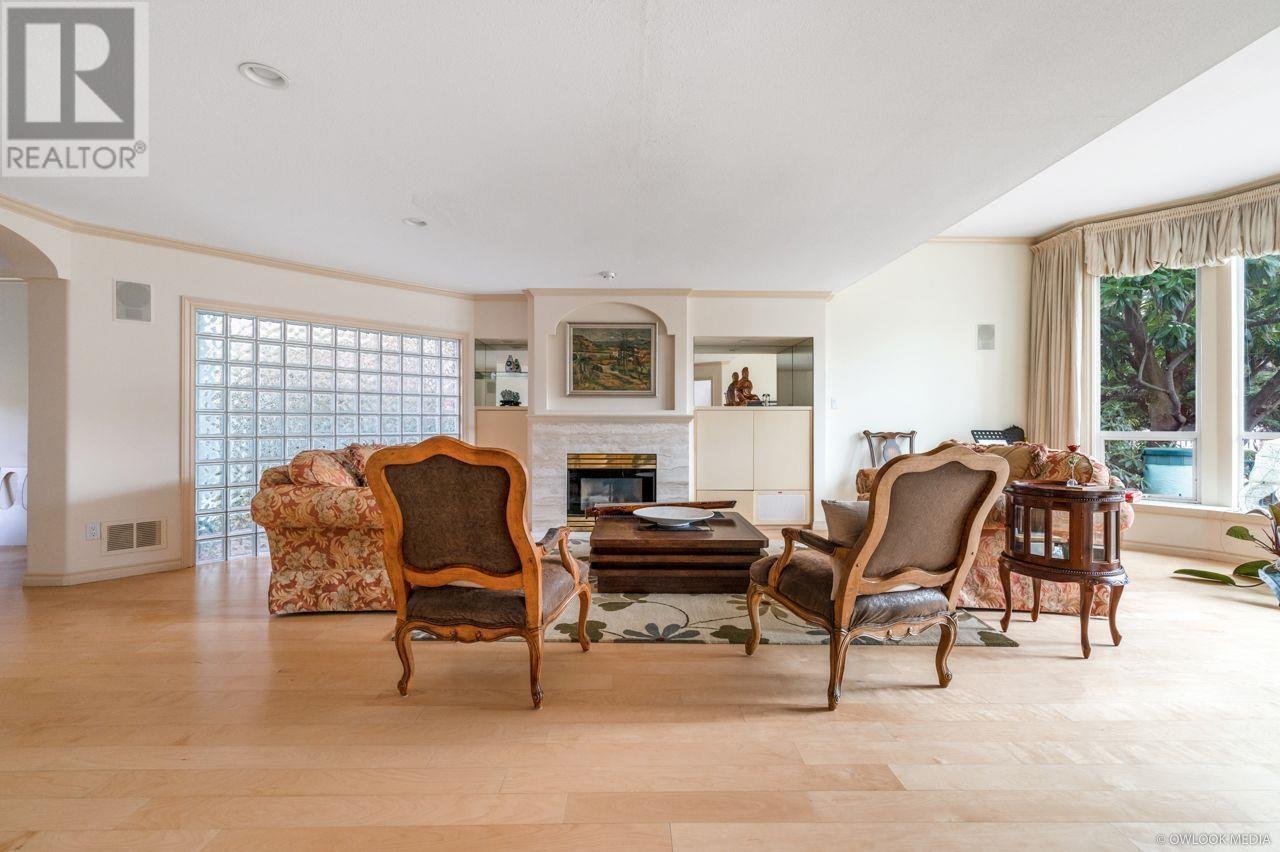 Listing Picture 4 of 22 : 5526 CORNWALL DRIVE, Richmond / 烈治文 - 魯藝地產 Yvonne Lu Group - MLS Medallion Club Member