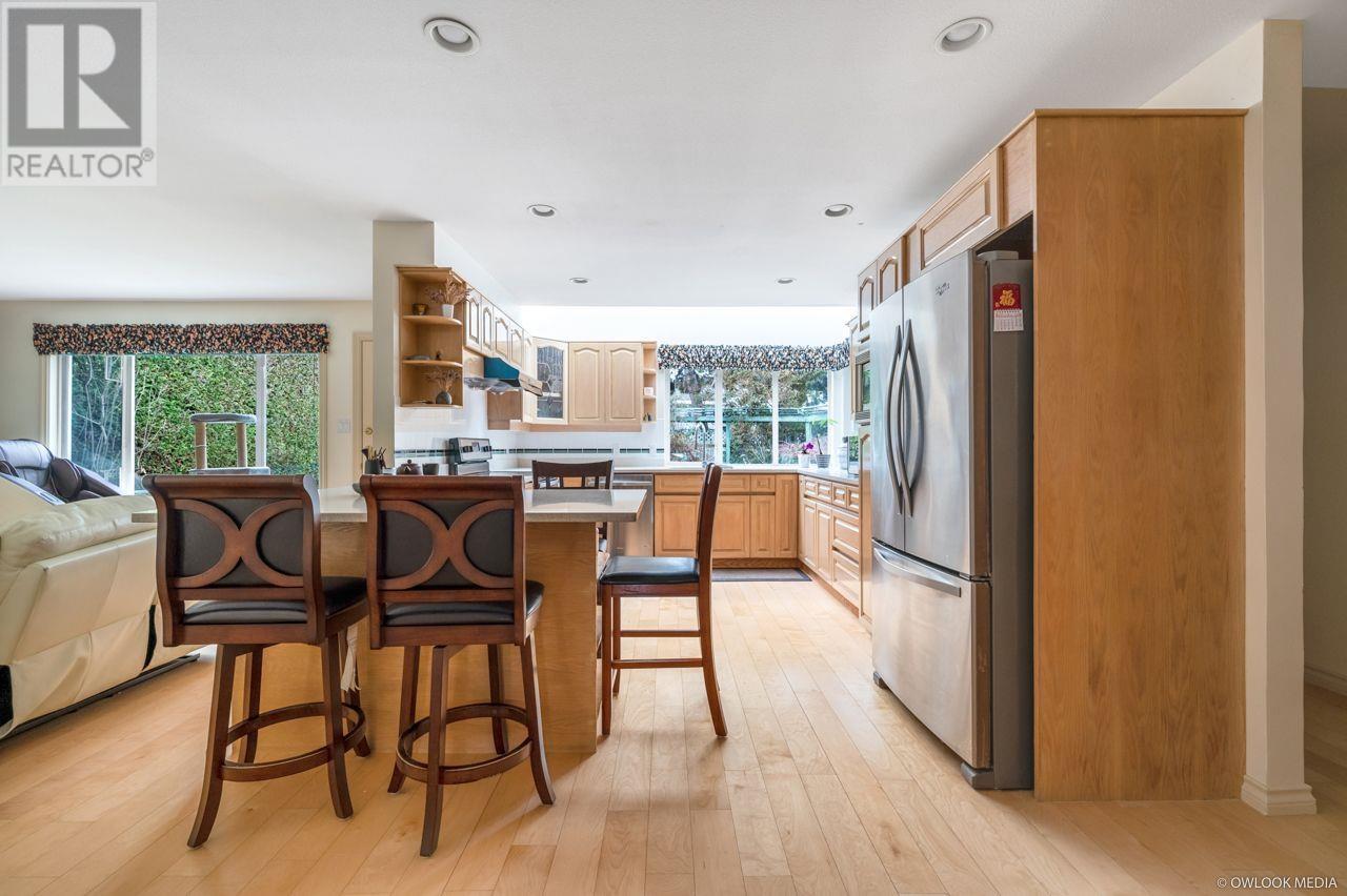 Listing Picture 7 of 22 : 5526 CORNWALL DRIVE, Richmond / 烈治文 - 魯藝地產 Yvonne Lu Group - MLS Medallion Club Member