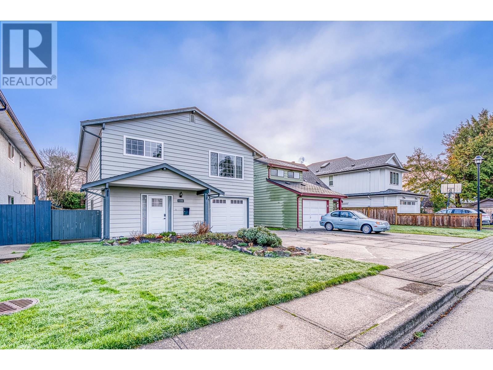 Listing Picture 2 of 33 : 11300 GALLEON COURT, Richmond / 烈治文 - 魯藝地產 Yvonne Lu Group - MLS Medallion Club Member