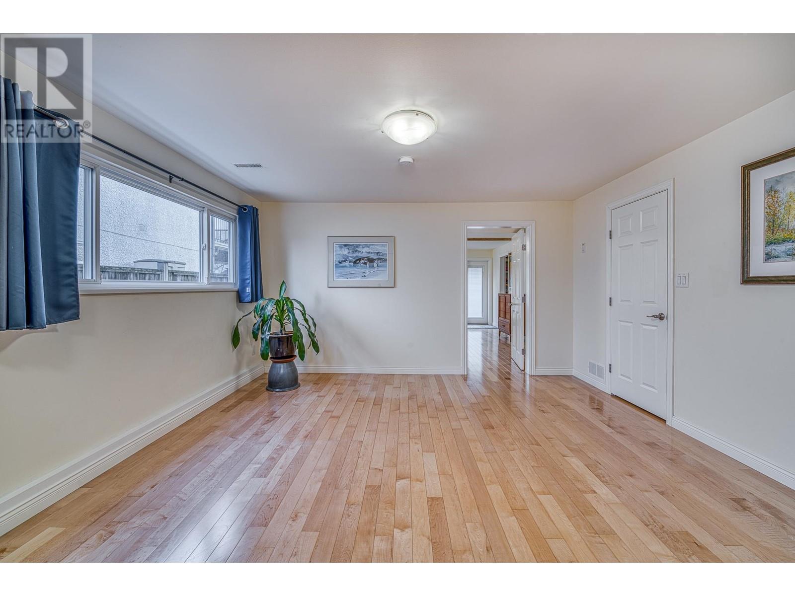 Listing Picture 10 of 33 : 11300 GALLEON COURT, Richmond / 烈治文 - 魯藝地產 Yvonne Lu Group - MLS Medallion Club Member
