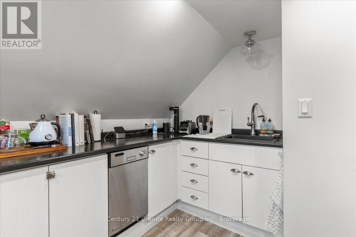 15 Newcastle Street, Minden Hills, Ontario  K0M 2A0 - Photo 21 - X11913745