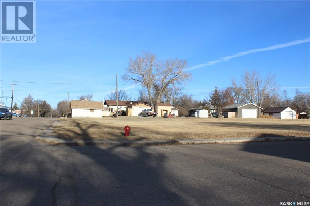 Property at 253 2nd AVENUE E image 4
