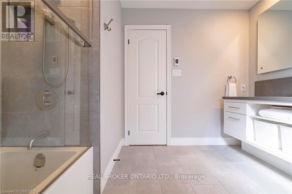 1621 Bayshire Drive, Oakville, Ontario  L6H 6E4 - Photo 26 - W11882492