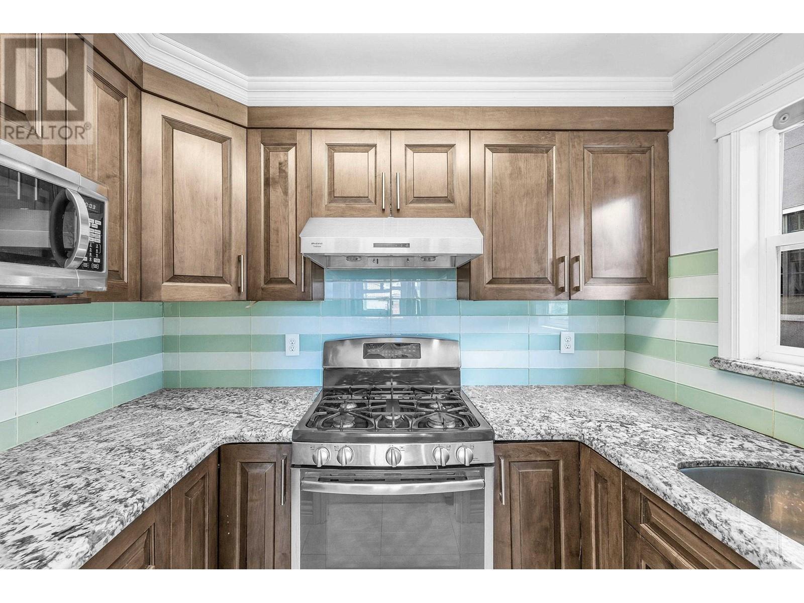 Listing Picture 19 of 36 : 8483 CORNISH STREET, Vancouver / 溫哥華 - 魯藝地產 Yvonne Lu Group - MLS Medallion Club Member