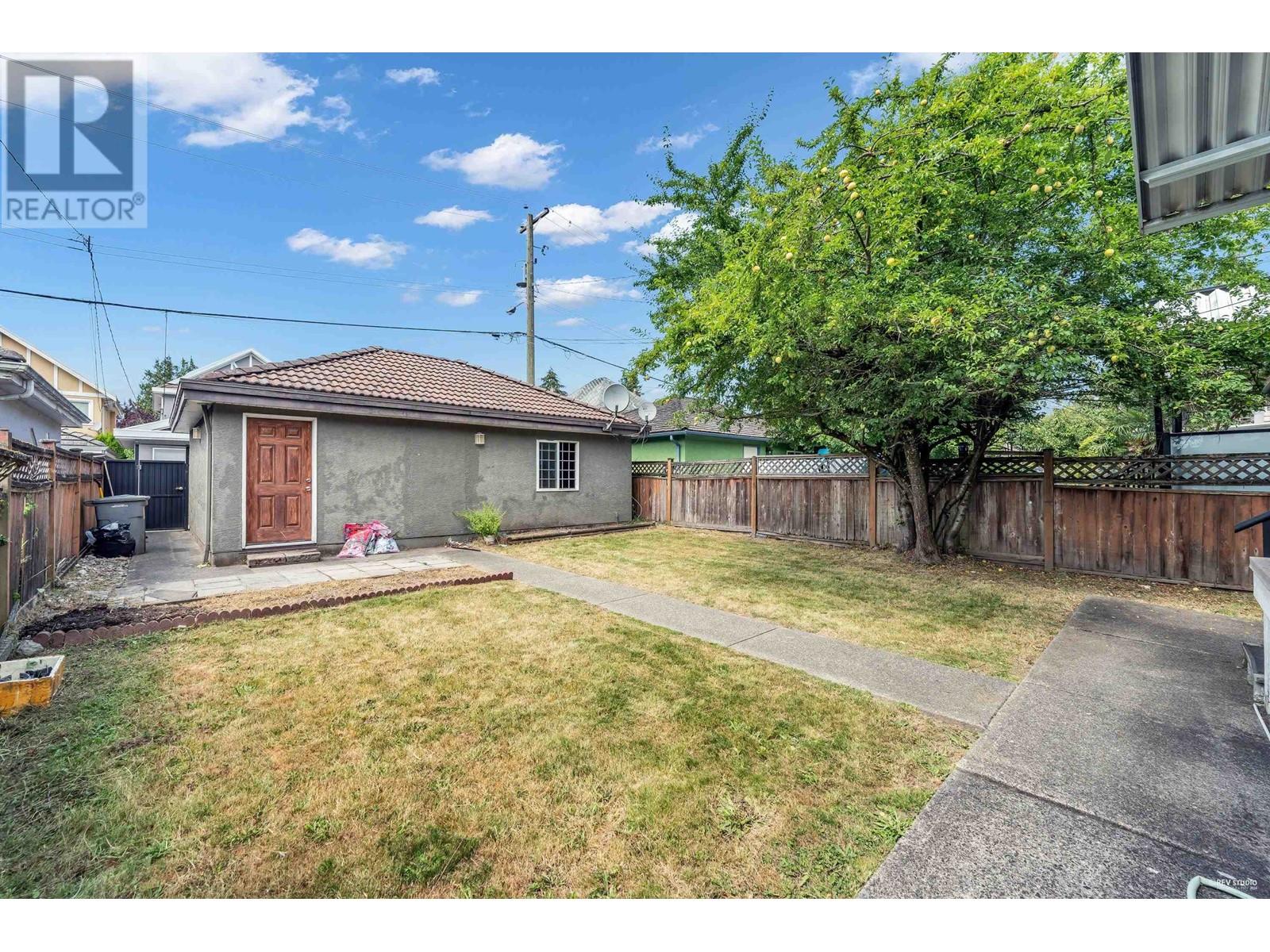 Listing Picture 33 of 36 : 8483 CORNISH STREET, Vancouver / 溫哥華 - 魯藝地產 Yvonne Lu Group - MLS Medallion Club Member