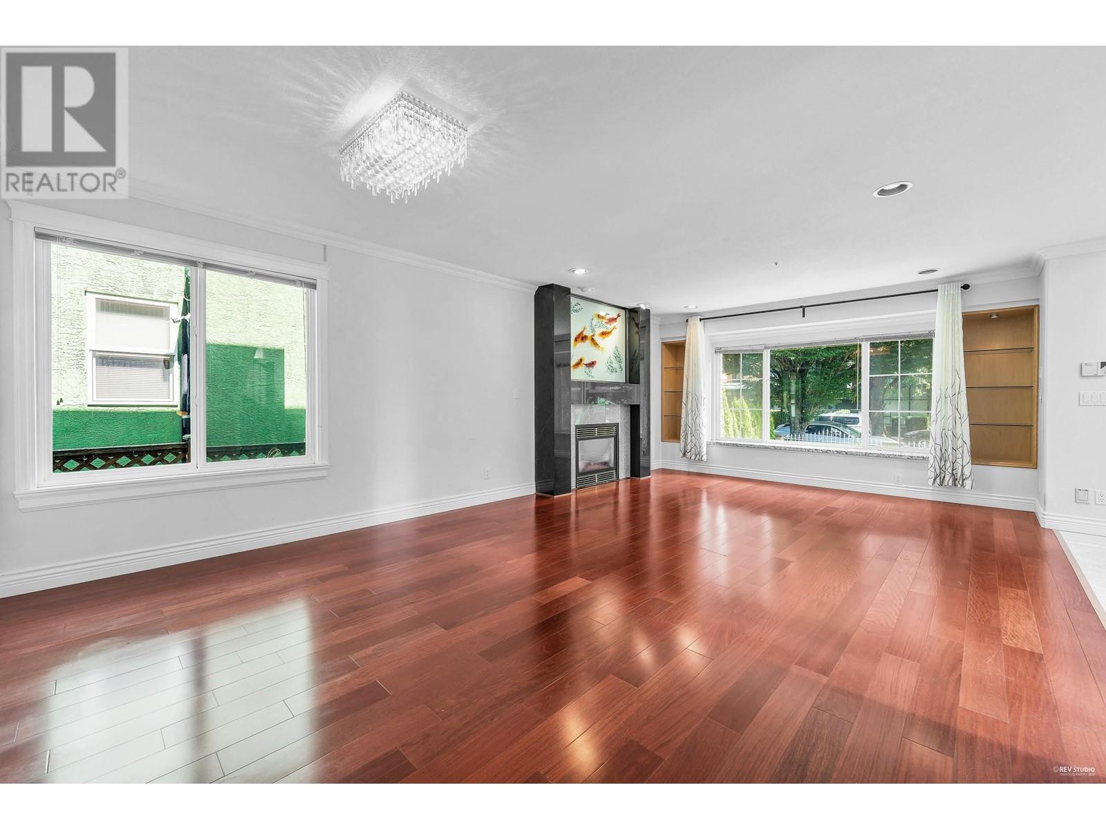 Listing Picture 7 of 36 : 8483 CORNISH STREET, Vancouver / 溫哥華 - 魯藝地產 Yvonne Lu Group - MLS Medallion Club Member