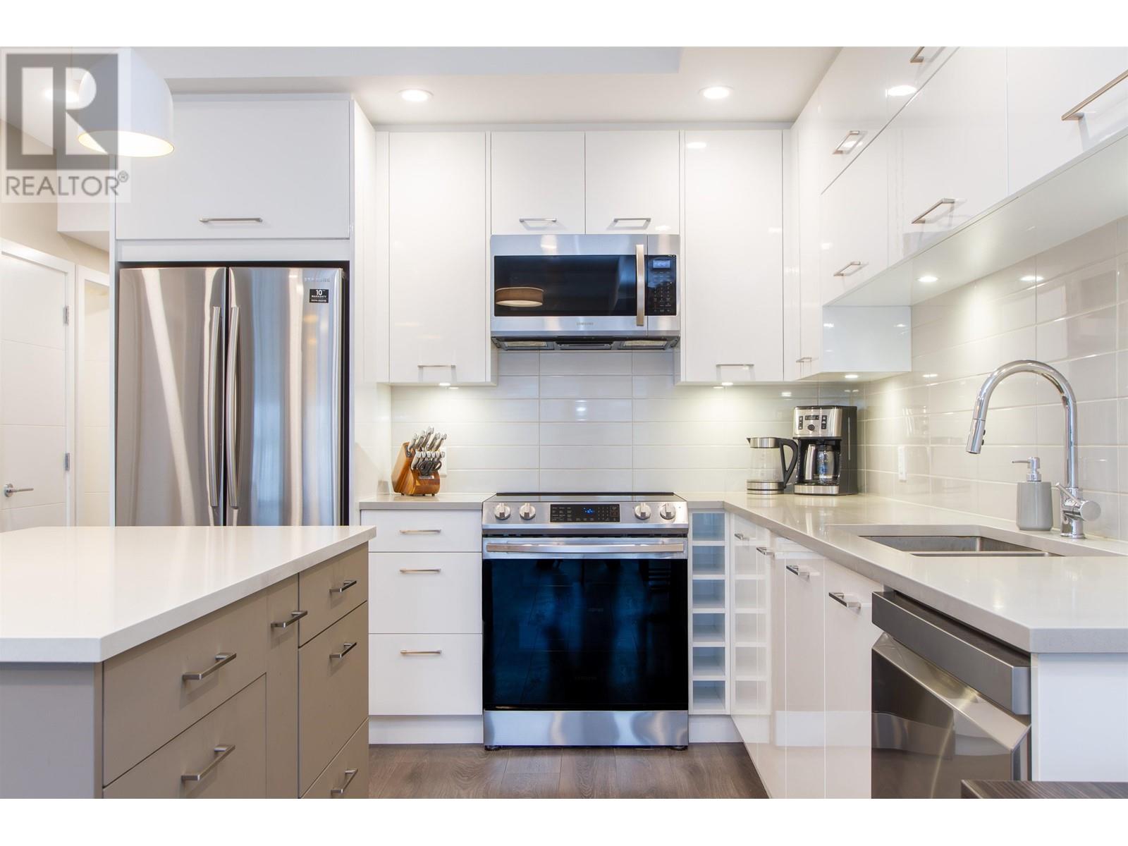 304 38033 Second Avenue, Squamish, British Columbia  V8B 0C4 - Photo 1 - R2944701