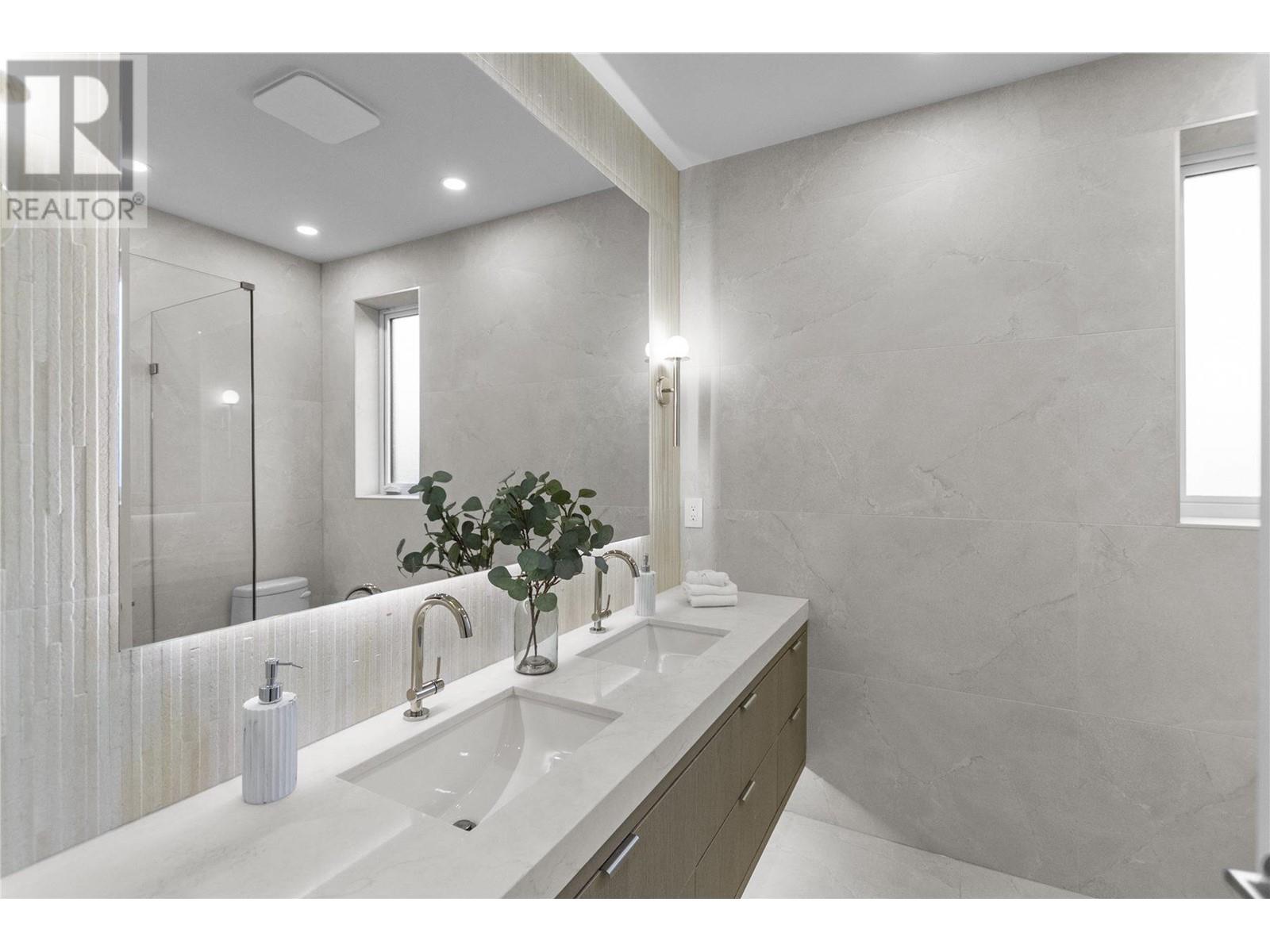 2 2169 Charles Street, Vancouver, British Columbia  V5L 2V2 - Photo 14 - R2954015