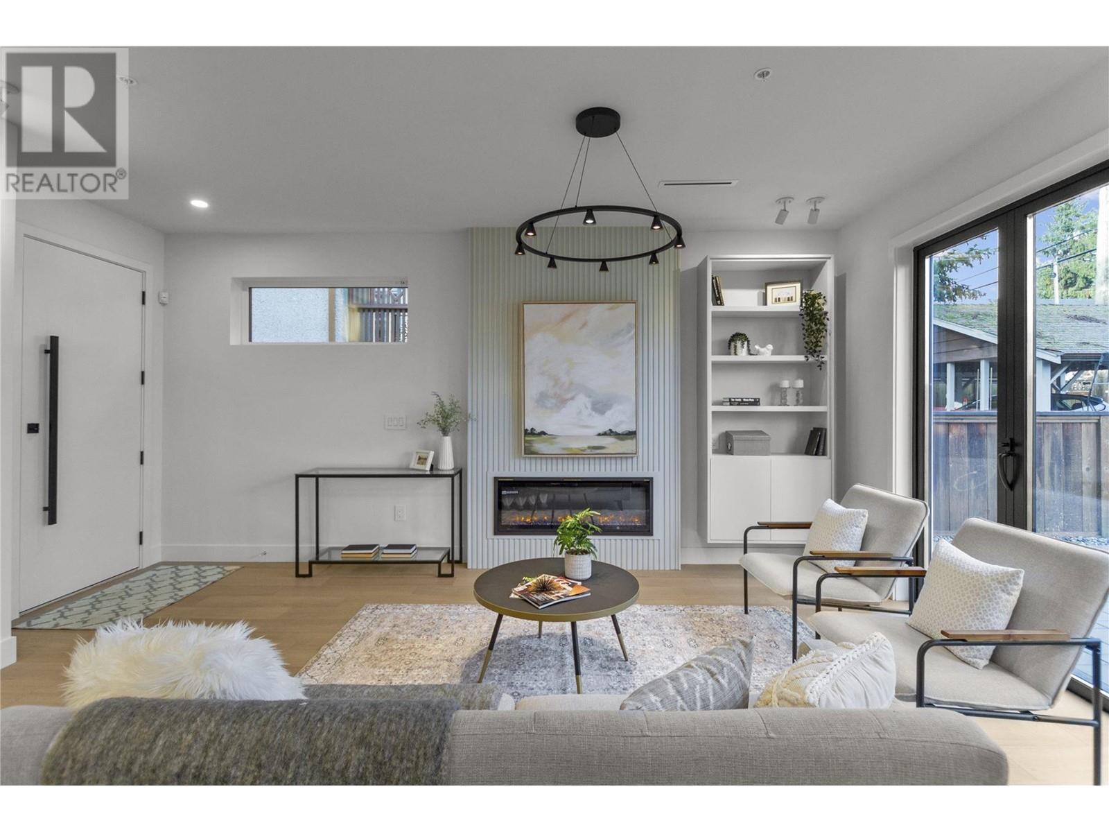 2 2169 Charles Street, Vancouver, British Columbia  V5L 2V2 - Photo 4 - R2954015