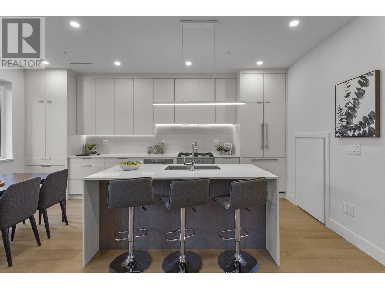2 2169 Charles Street, Vancouver, British Columbia  V5L 2V2 - Photo 8 - R2954015