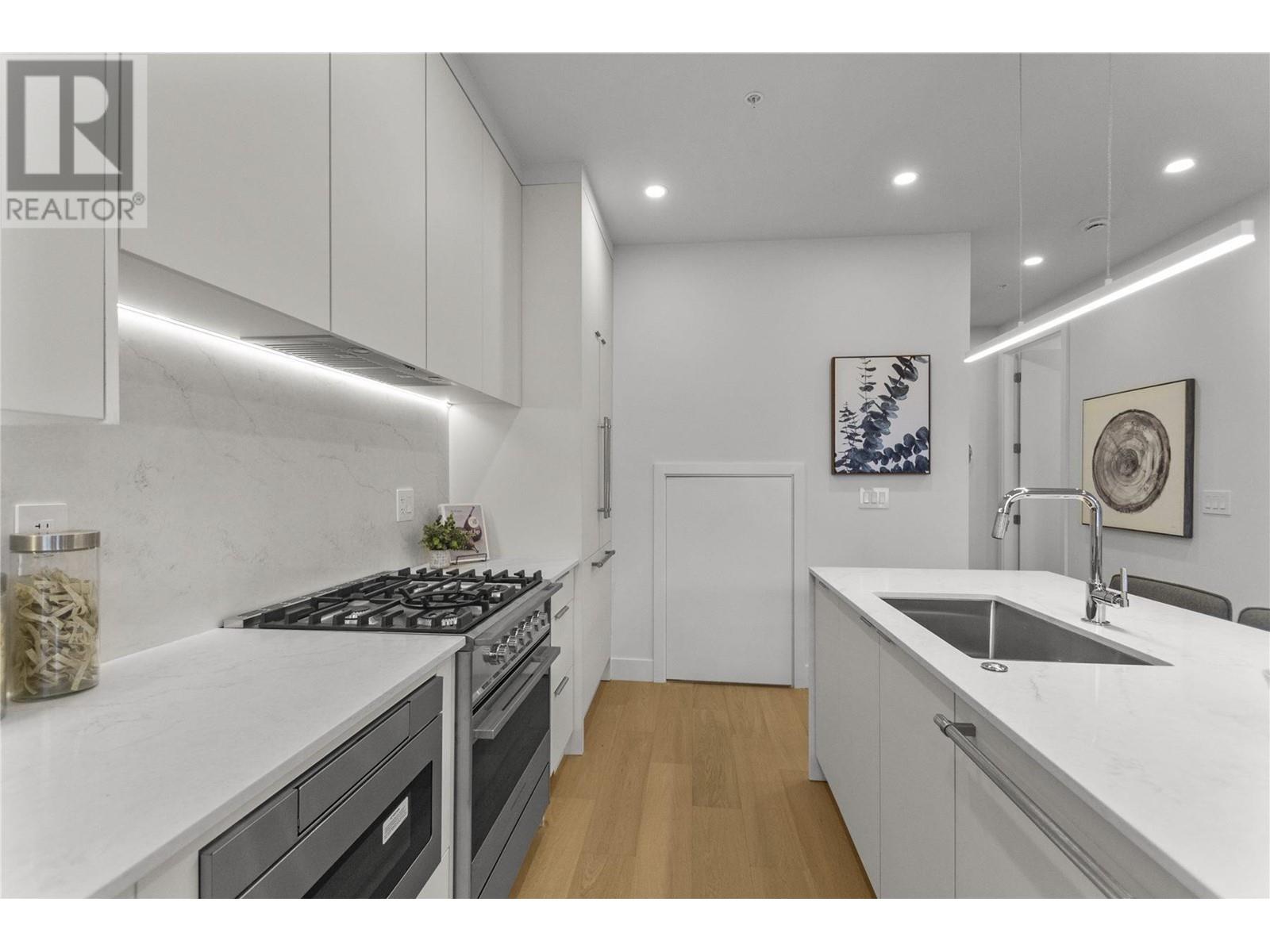 2 2169 Charles Street, Vancouver, British Columbia  V5L 2V2 - Photo 9 - R2954015