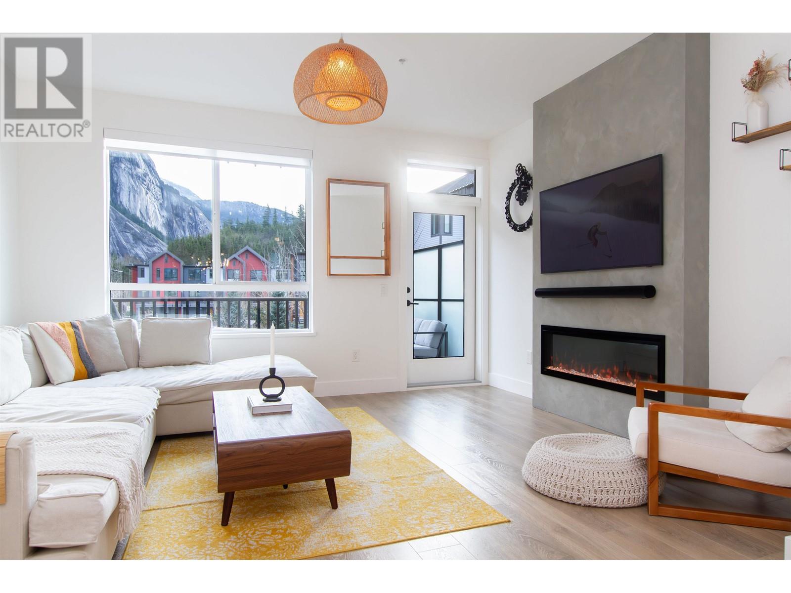 1367 Valleyside Place, Squamish, British Columbia  V8B 1A8 - Photo 2 - R2954047