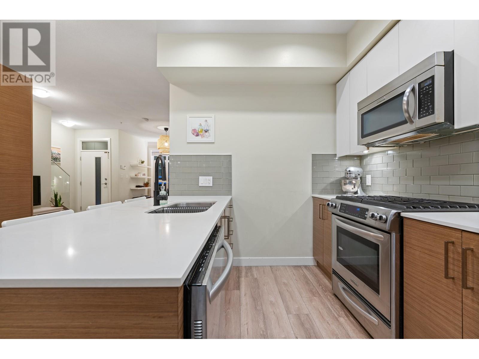 205 2135 Heritage Park Lane, North Vancouver, British Columbia  V7H 0B6 - Photo 10 - R2954049