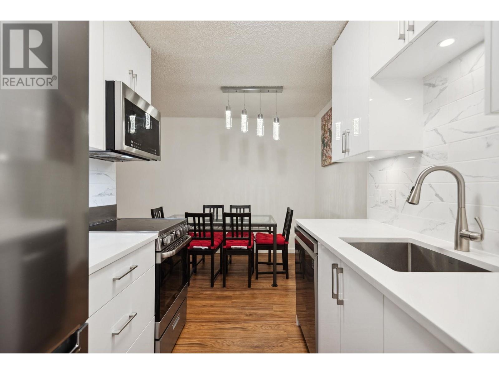 519 2012 Fullerton Avenue, North Vancouver, British Columbia  V7P 3E3 - Photo 1 - R2954066