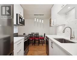 519 2012 FULLERTON AVENUE, North Vancouver, British Columbia