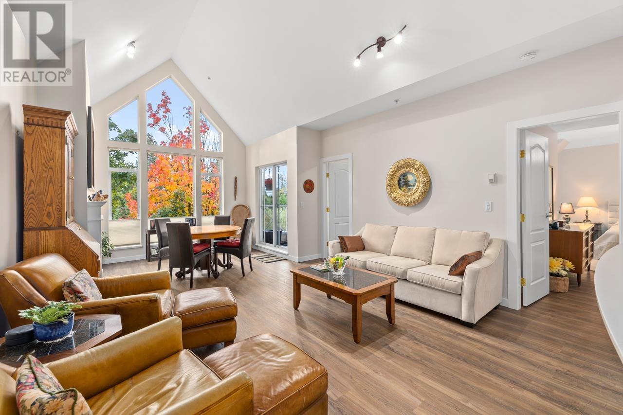403 678 W Queens Road, North Vancouver, British Columbia  V7N 2L3 - Photo 2 - R2954073