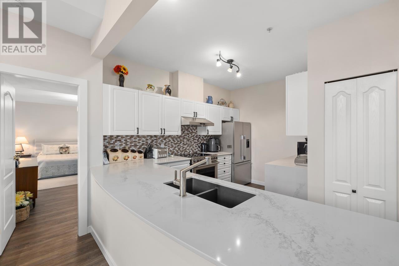 403 678 W Queens Road, North Vancouver, British Columbia  V7N 2L3 - Photo 8 - R2954073