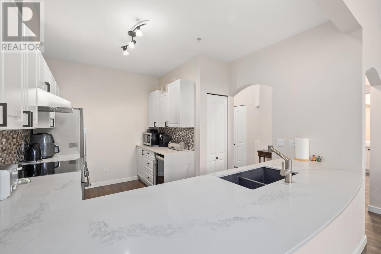 403 678 W Queens Road, North Vancouver, British Columbia  V7N 2L3 - Photo 9 - R2954073