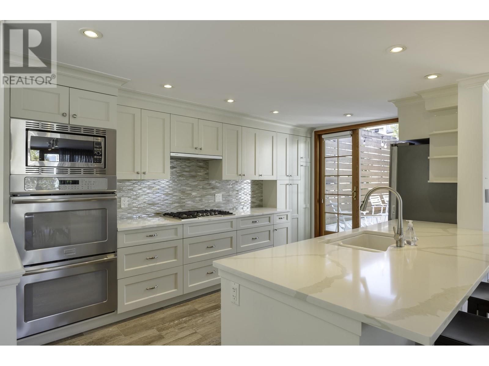 301 1184 W 6th Avenue, Vancouver, British Columbia  V6H 1A4 - Photo 2 - R2954102