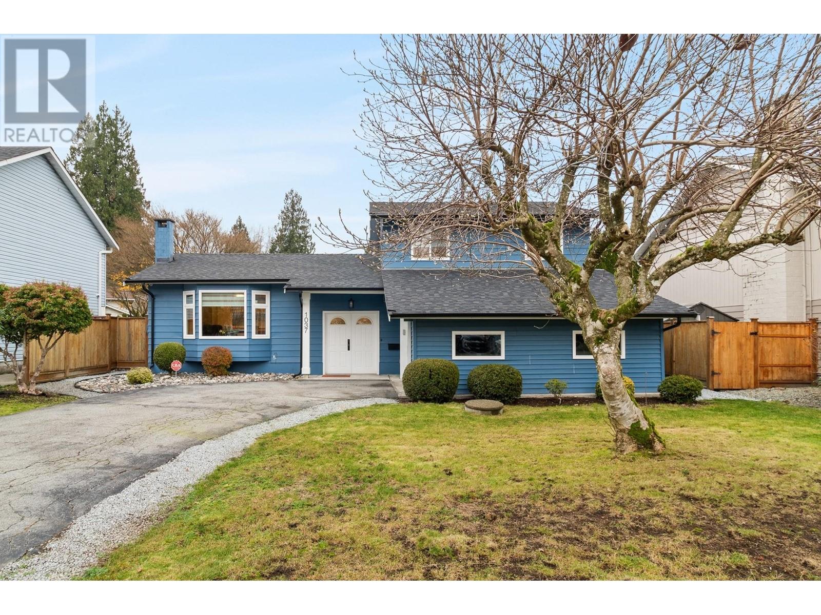 1037 Spruce Avenue, Port Coquitlam, British Columbia  V3B 4X5 - Photo 2 - R2954105