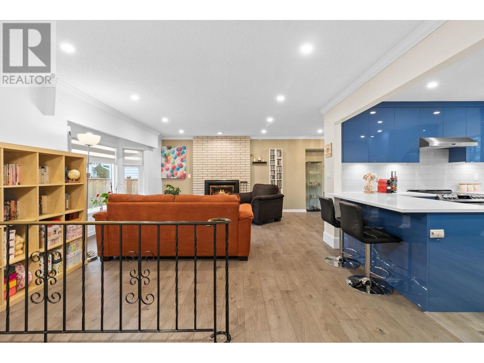 1037 Spruce Avenue, Port Coquitlam, British Columbia  V3B 4X5 - Photo 4 - R2954105