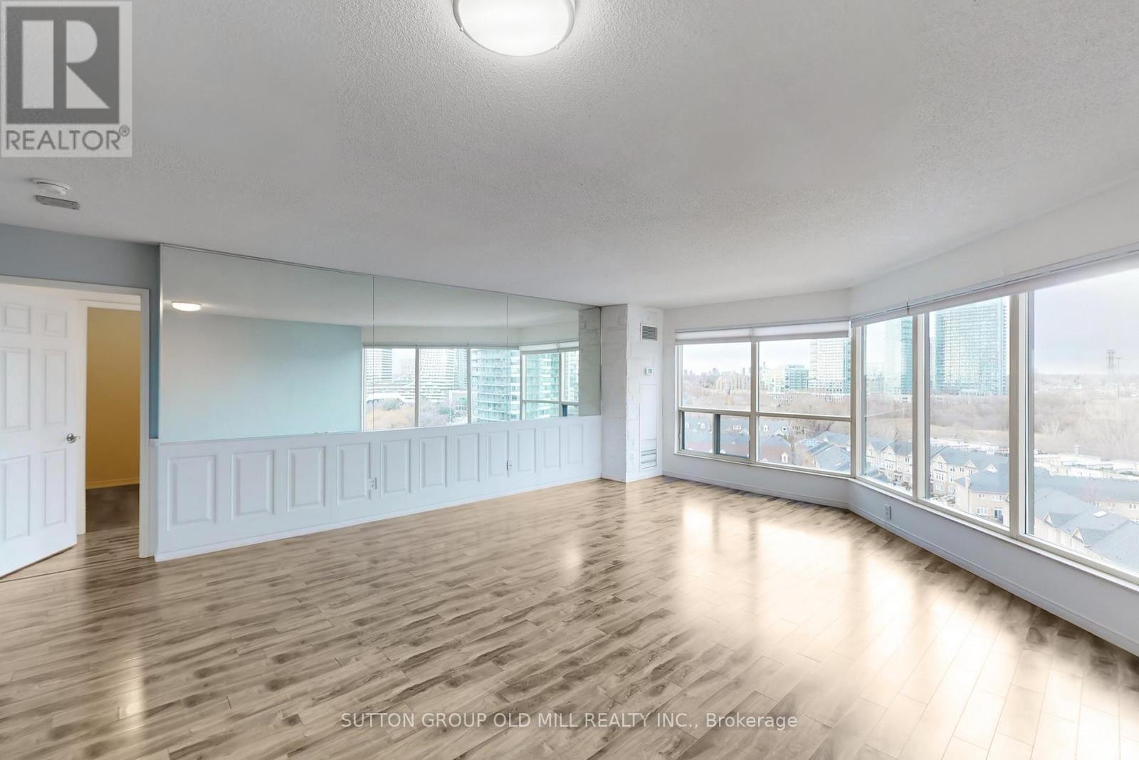 1402 - 2269 Lake Shore Boulevard W, Toronto, Ontario  M8V 3X6 - Photo 4 - W11913855