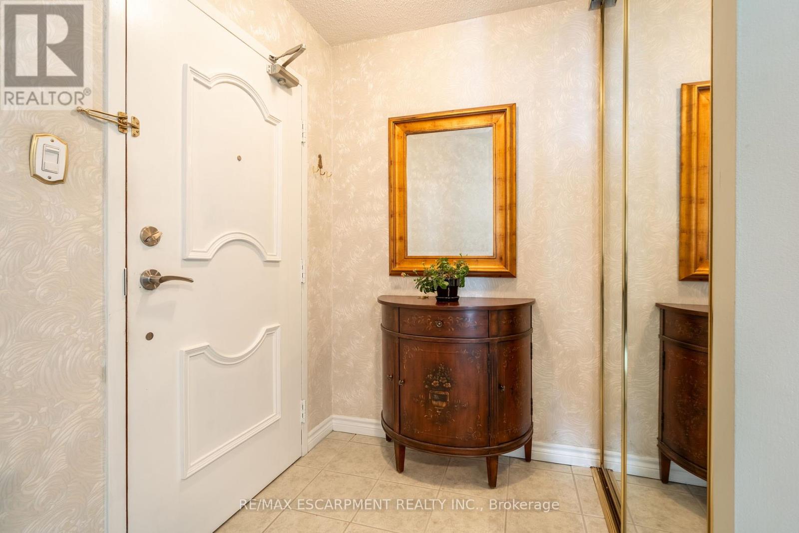 Property at 911 - 5280 LAKESHORE ROAD image 4