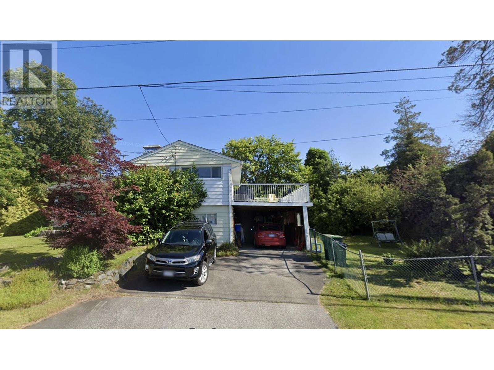 415 Marmont Street, Coquitlam, British Columbia  V3K 4S3 - Photo 2 - R2953745