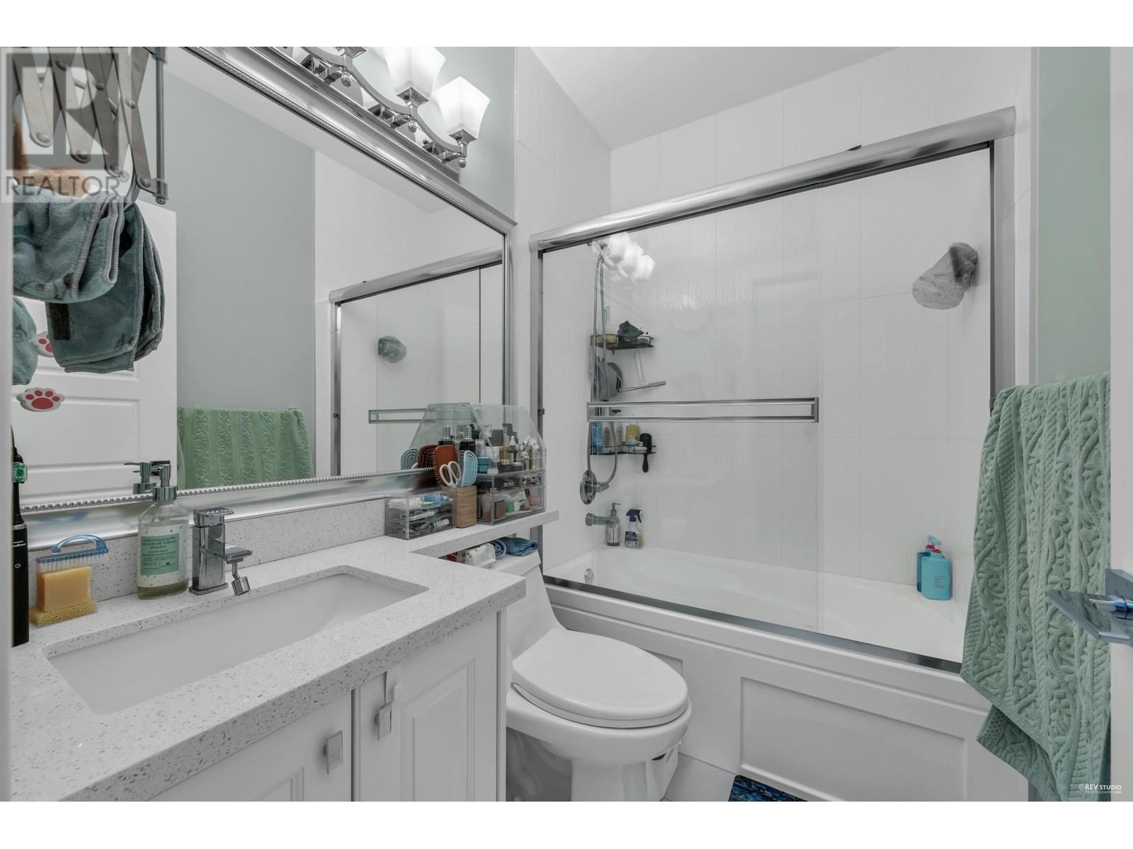 Listing Picture 24 of 28 : 7689 ROSEWOOD STREET, Burnaby / 本拿比 - 魯藝地產 Yvonne Lu Group - MLS Medallion Club Member