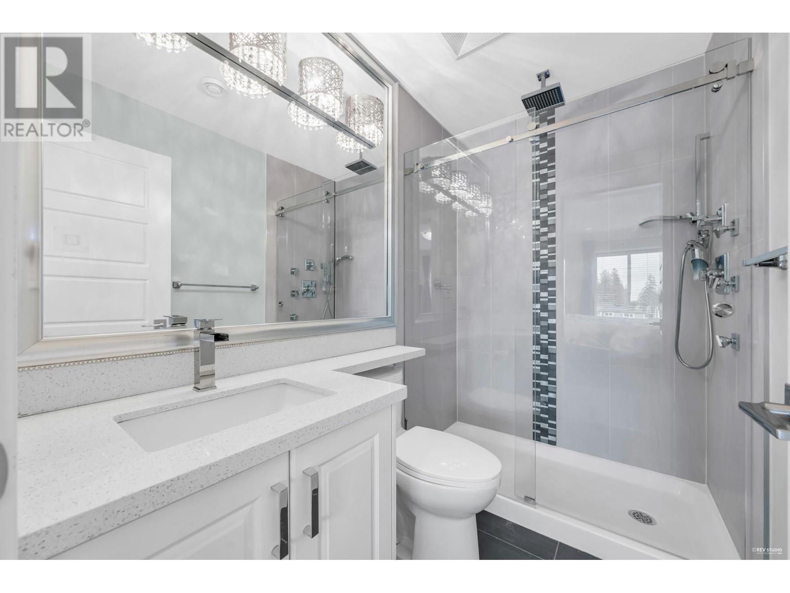 Listing Picture 18 of 28 : 7689 ROSEWOOD STREET, Burnaby / 本拿比 - 魯藝地產 Yvonne Lu Group - MLS Medallion Club Member