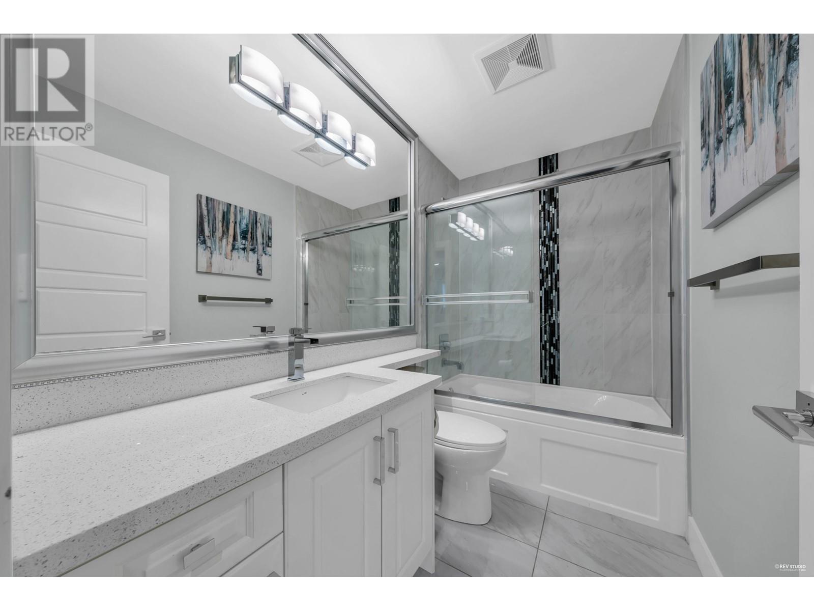 Listing Picture 16 of 28 : 7689 ROSEWOOD STREET, Burnaby / 本拿比 - 魯藝地產 Yvonne Lu Group - MLS Medallion Club Member