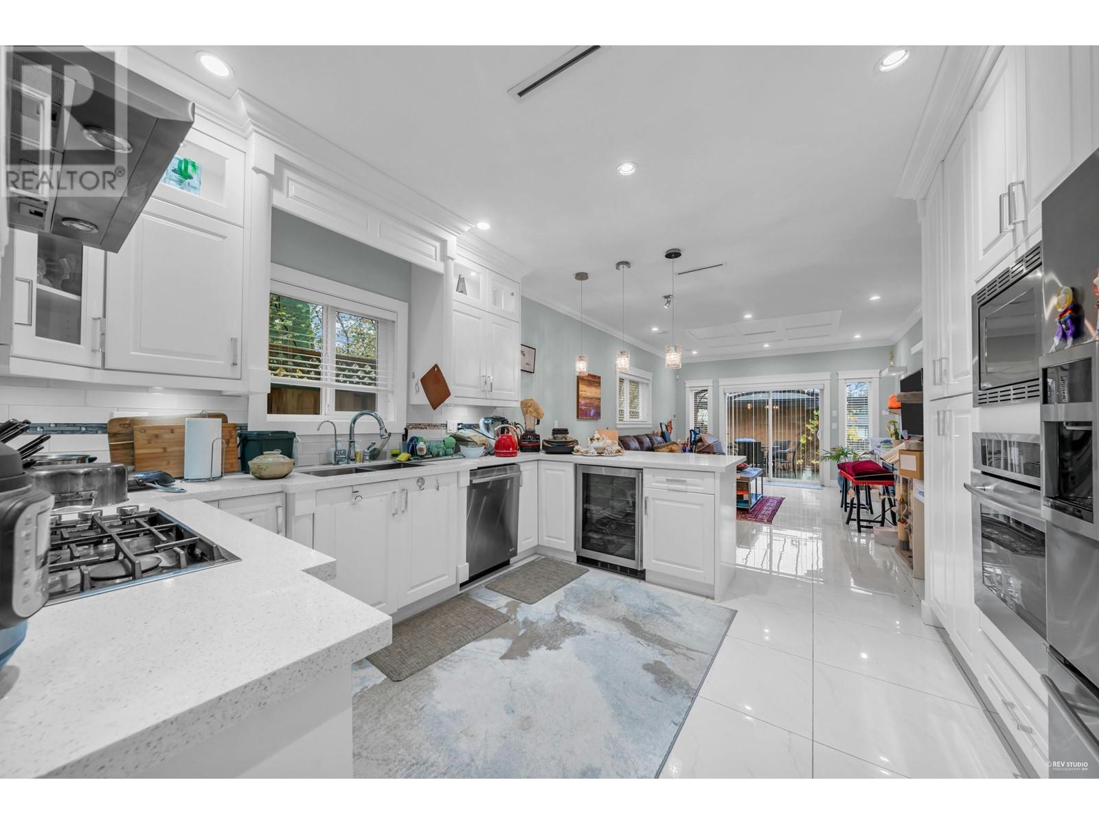 Listing Picture 8 of 28 : 7689 ROSEWOOD STREET, Burnaby / 本拿比 - 魯藝地產 Yvonne Lu Group - MLS Medallion Club Member