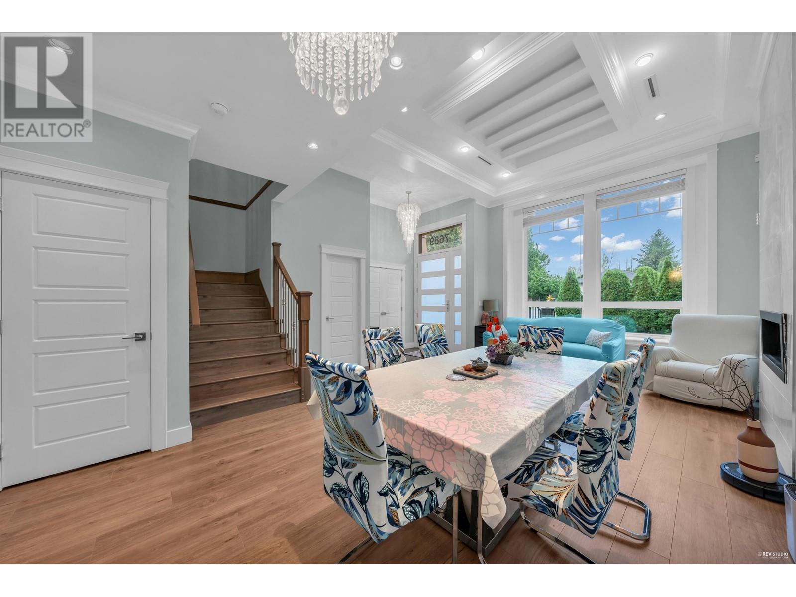 Listing Picture 3 of 28 : 7689 ROSEWOOD STREET, Burnaby / 本拿比 - 魯藝地產 Yvonne Lu Group - MLS Medallion Club Member