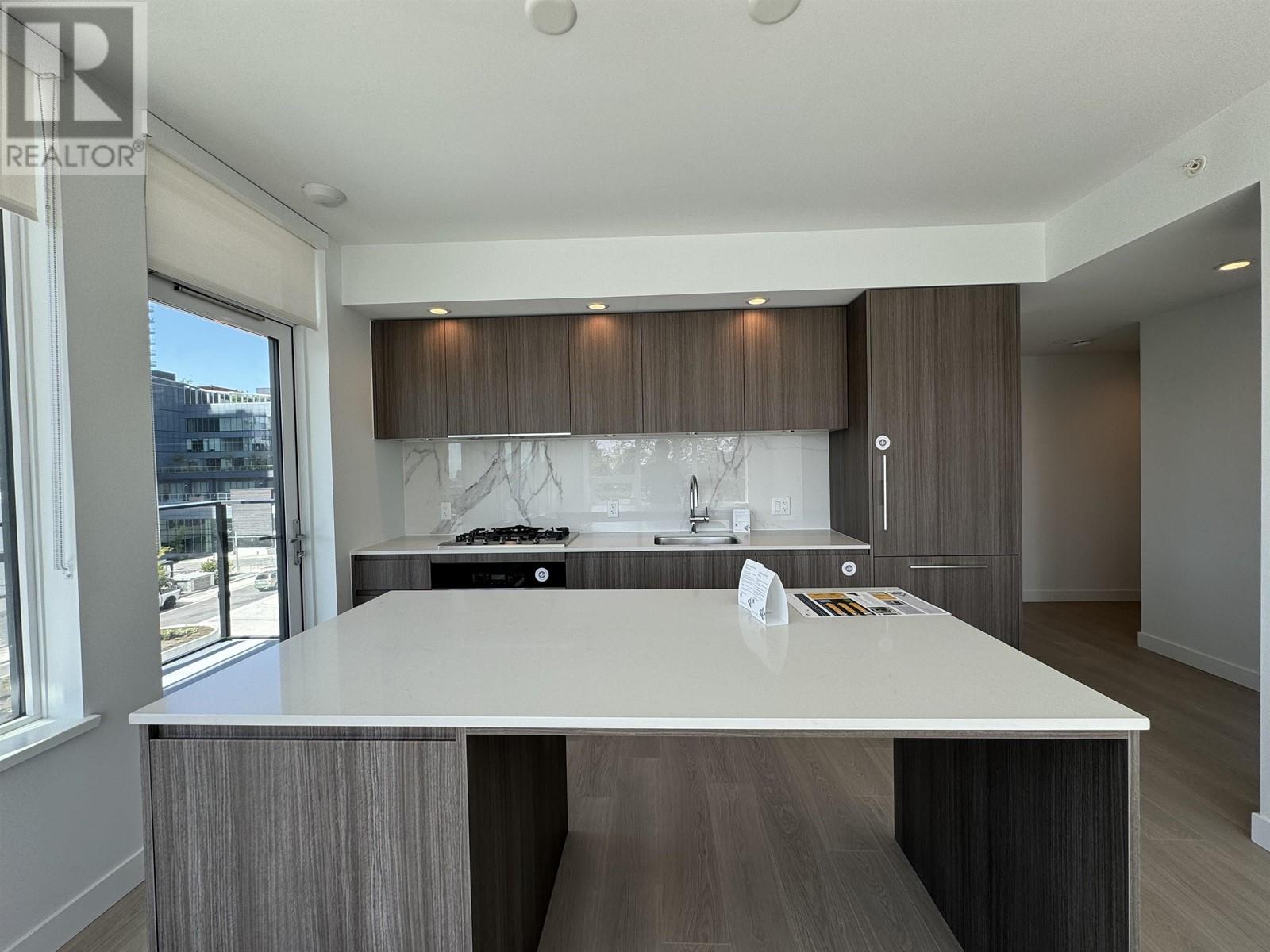Listing Picture 3 of 10 : 307 6537 TELFORD AVENUE, Burnaby / 本拿比 - 魯藝地產 Yvonne Lu Group - MLS Medallion Club Member