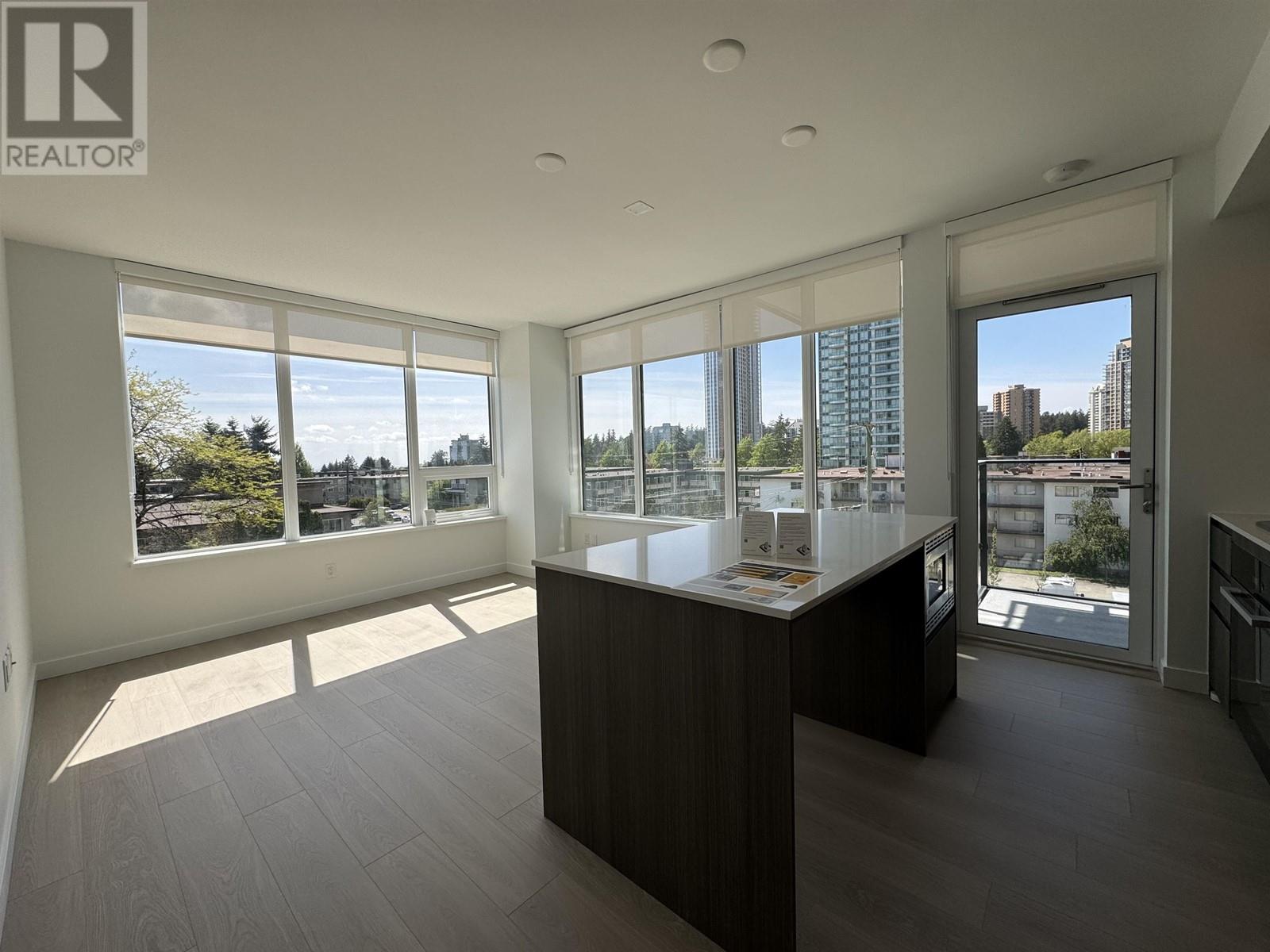 Listing Picture 4 of 10 : 307 6537 TELFORD AVENUE, Burnaby / 本拿比 - 魯藝地產 Yvonne Lu Group - MLS Medallion Club Member