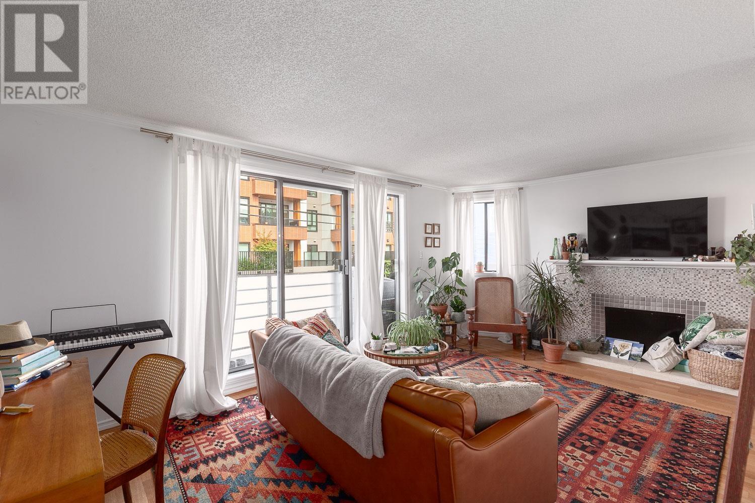 104 1933 W 5th Avenue, Vancouver, British Columbia  V6J 1P6 - Photo 2 - R2954150