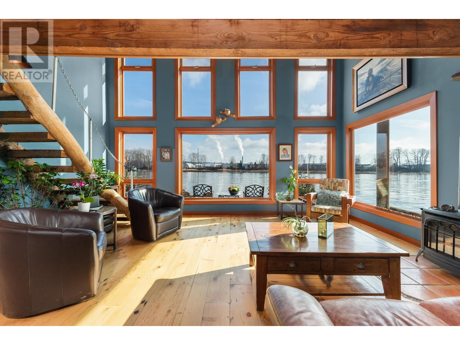 1 800 South Dyke Road, New Westminster, British Columbia  V3M 4Z8 - Photo 1 - R2954196