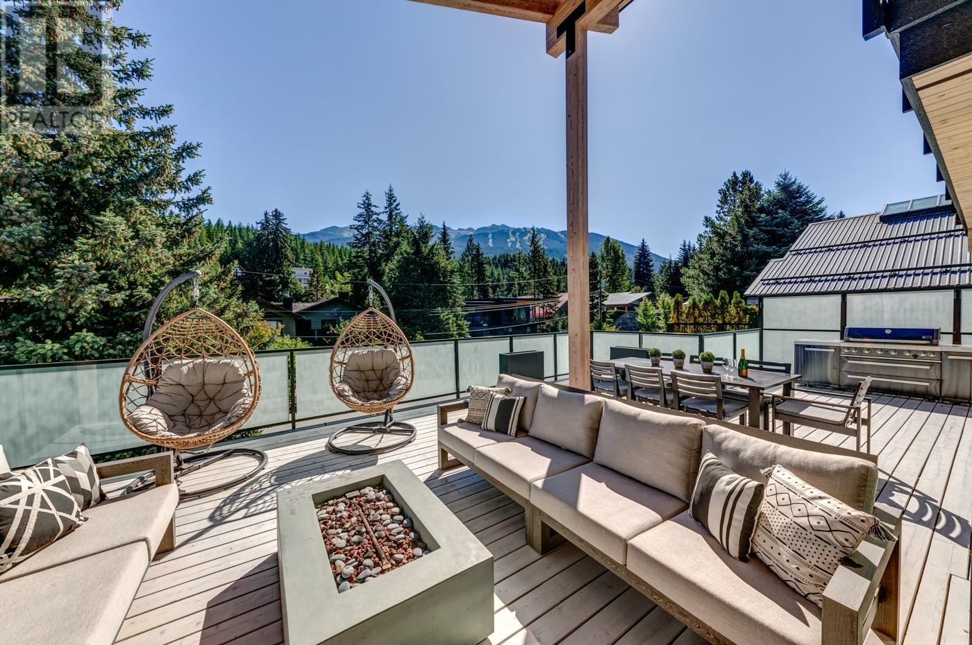 7333 Toni Sailer Lane, Whistler, British Columbia  V8E 0E3 - Photo 2 - R2954203