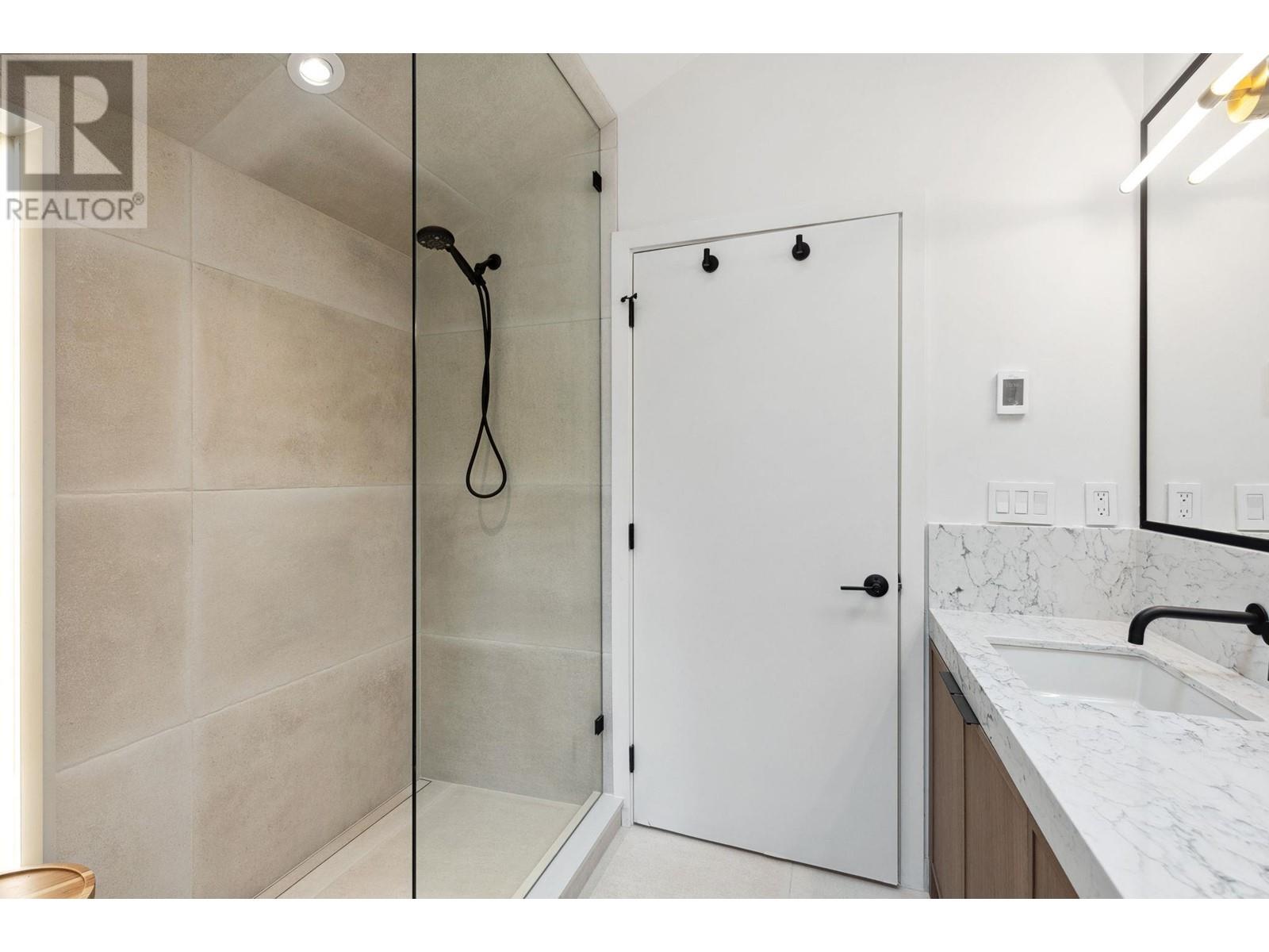 Listing Picture 17 of 28 : 5253 LARCH STREET, Vancouver / 溫哥華 - 魯藝地產 Yvonne Lu Group - MLS Medallion Club Member