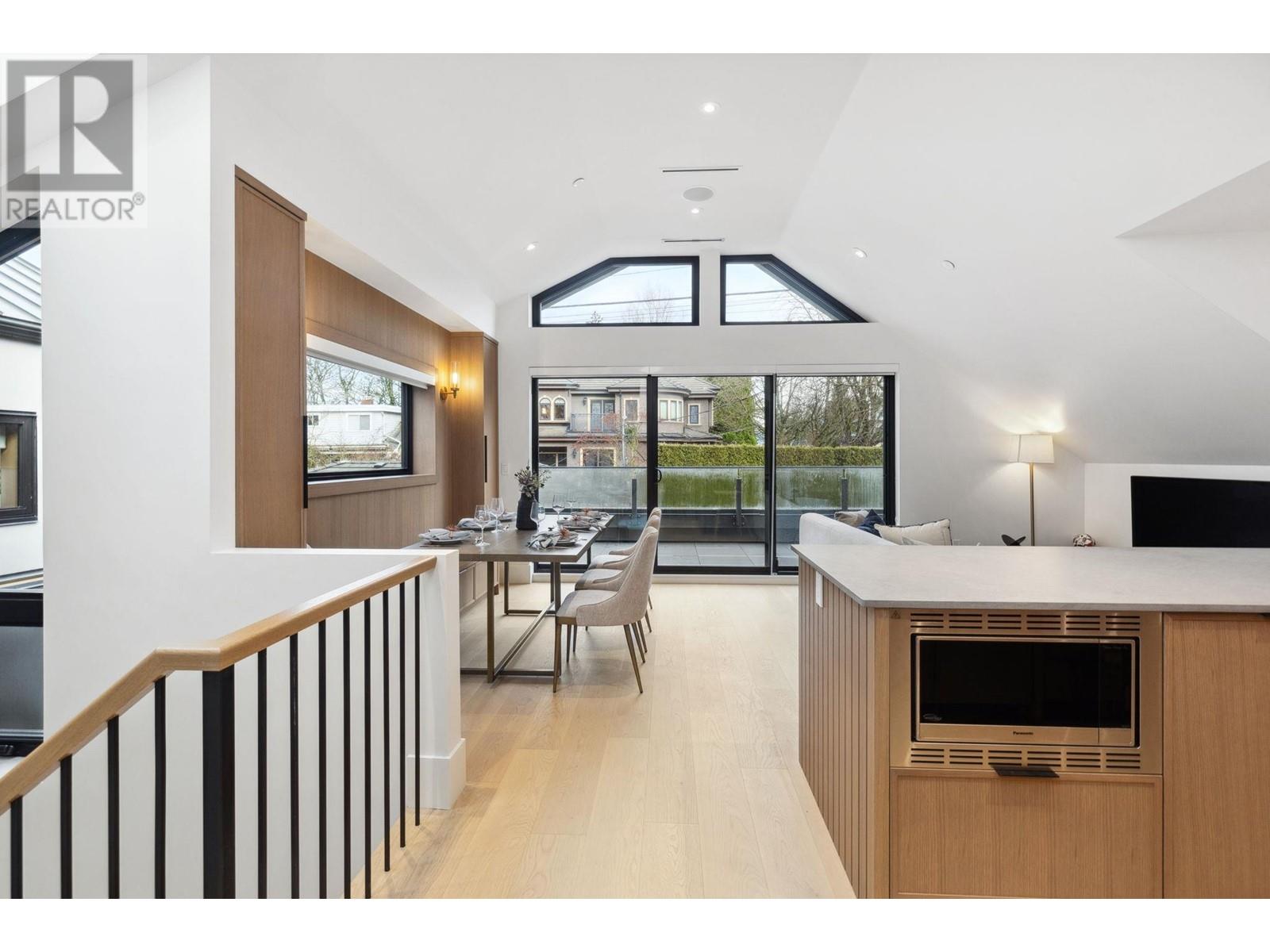 Listing Picture 2 of 28 : 5253 LARCH STREET, Vancouver / 溫哥華 - 魯藝地產 Yvonne Lu Group - MLS Medallion Club Member