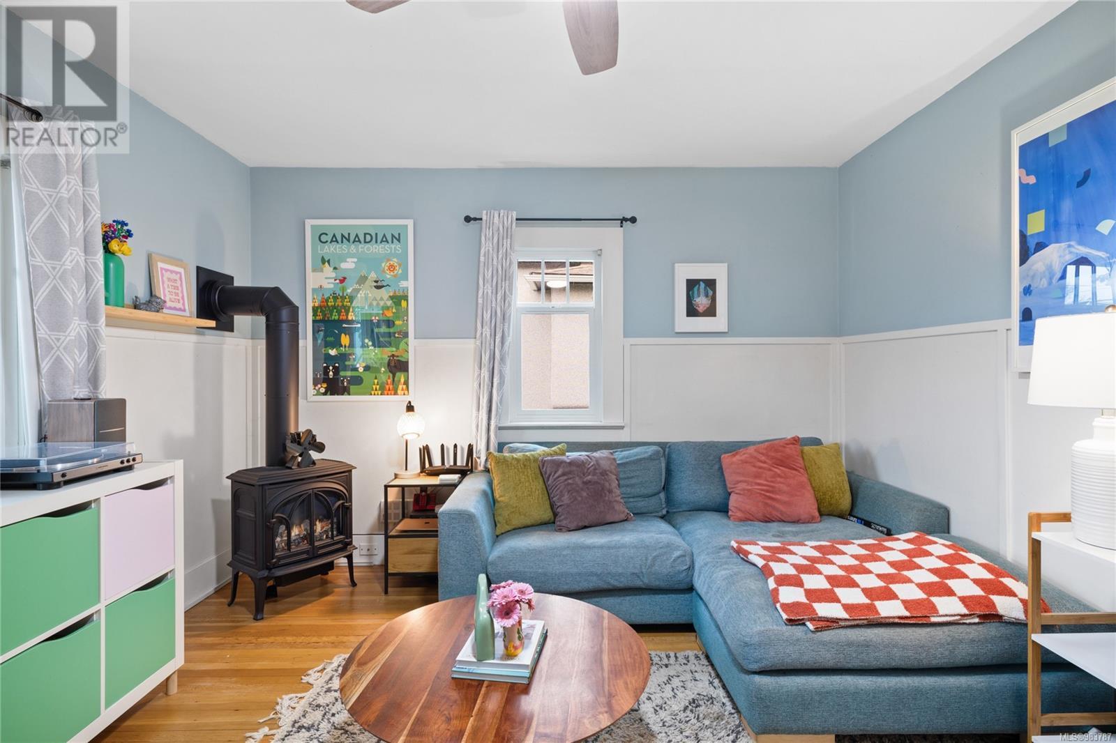 Property at 476 Howard Ave image 4