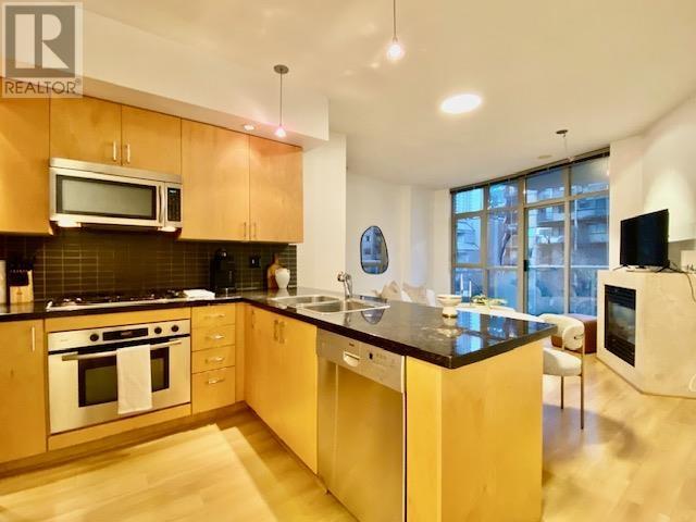 Listing Picture 3 of 25 : 203 1050 SMITHE STREET, Vancouver / 溫哥華 - 魯藝地產 Yvonne Lu Group - MLS Medallion Club Member
