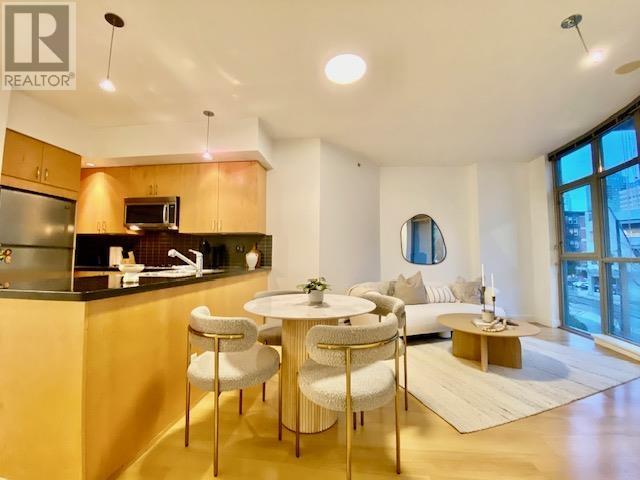 Listing Picture 2 of 25 : 203 1050 SMITHE STREET, Vancouver / 溫哥華 - 魯藝地產 Yvonne Lu Group - MLS Medallion Club Member