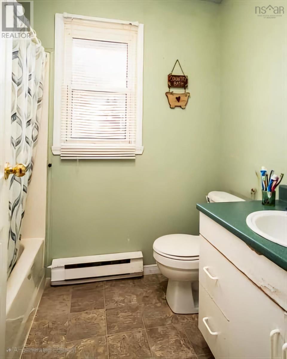 704 Queen Street, Port Hawkesbury, Nova Scotia  B9A 2W8 - Photo 19 - 202500456