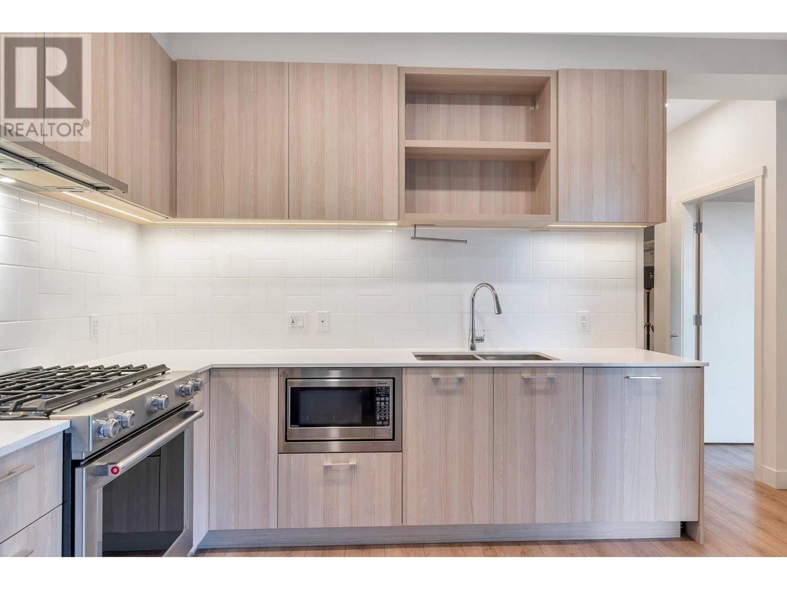 321 735 Anskar Court, Coquitlam, British Columbia  V3J 0L7 - Photo 2 - R2953908