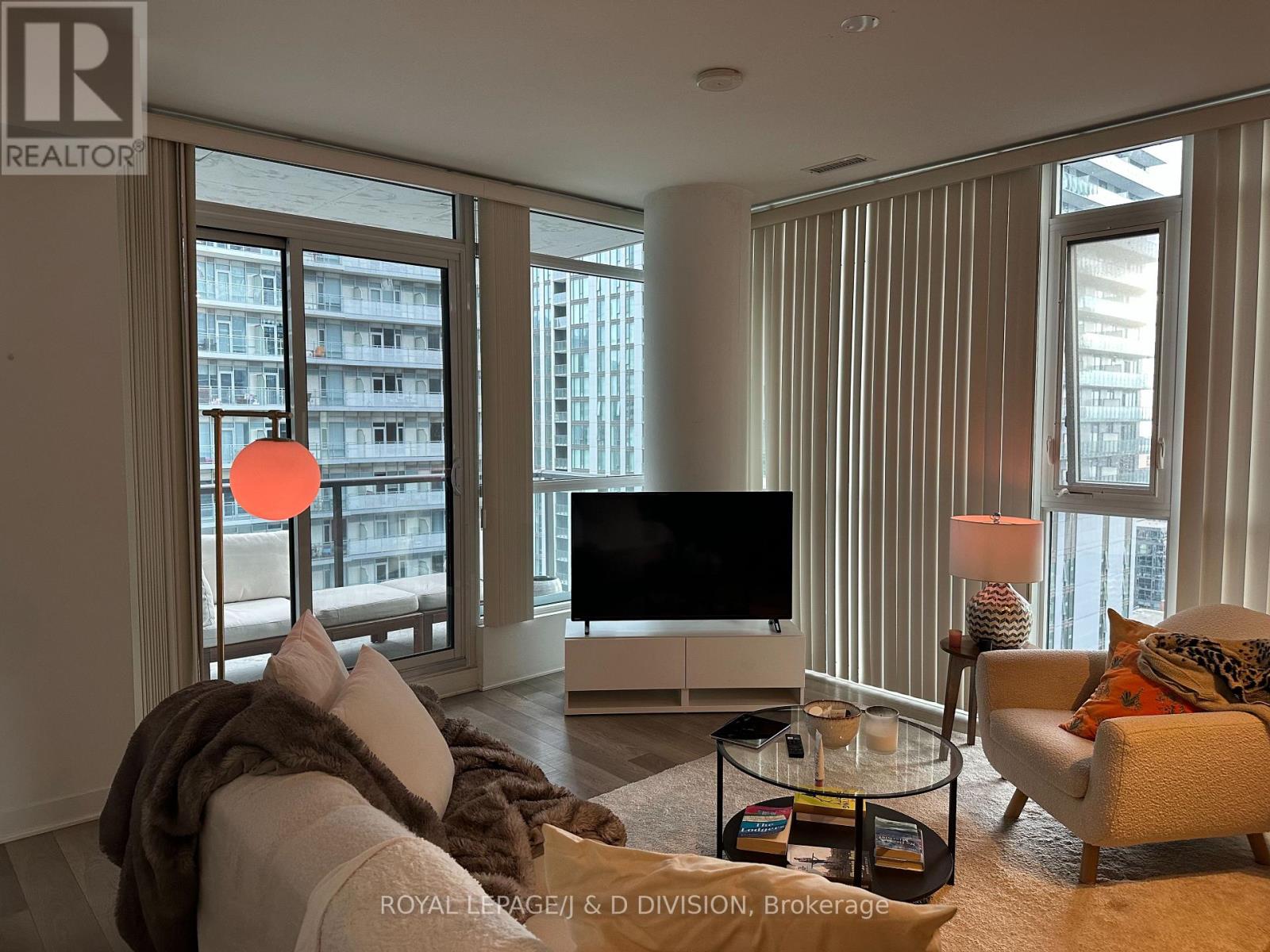 2611 - 290 Adelaide Street W, Toronto, Ontario  M5V 1P6 - Photo 2 - C11914294