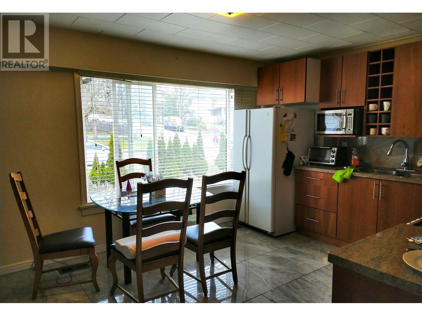 881 Macdonald Avenue, Burnaby, British Columbia  V5C 4N3 - Photo 4 - R2954034